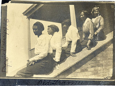 Young African American women, 1915
