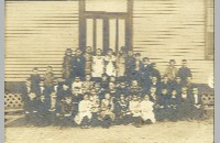 Lina Franke Guenther with first grade class, circa 1904 (009-040-481)