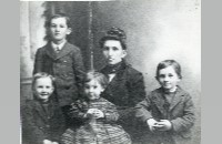 Merrell family portrait (095-018-178)