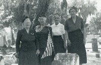Society women at grave of Pauline Russell, 1954 (008-028-113)