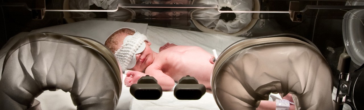 premmie baby inside incubator