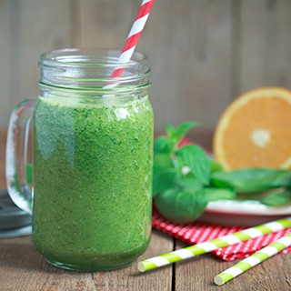 Smoothie with spinach and oranges